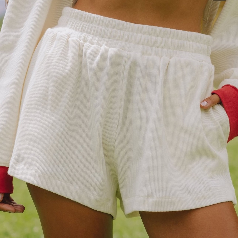 M/L Daily Drills Thermal Resort Shorts - Cream with
Bandana Patch